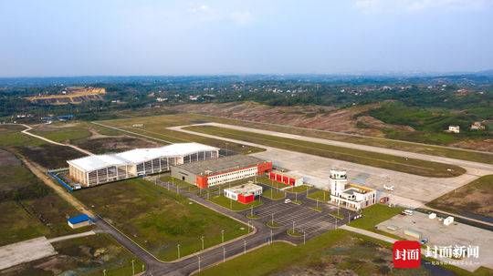 首現(xiàn)有人機與無人機同場飛行 自貢航空產(chǎn)業(yè)園即將上演“飛行秀”